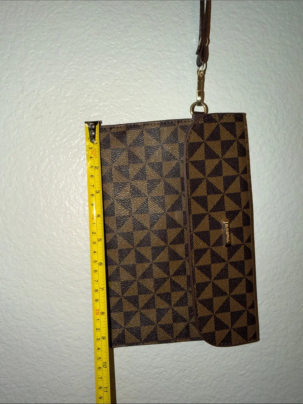 Source Unknown compact wristlet